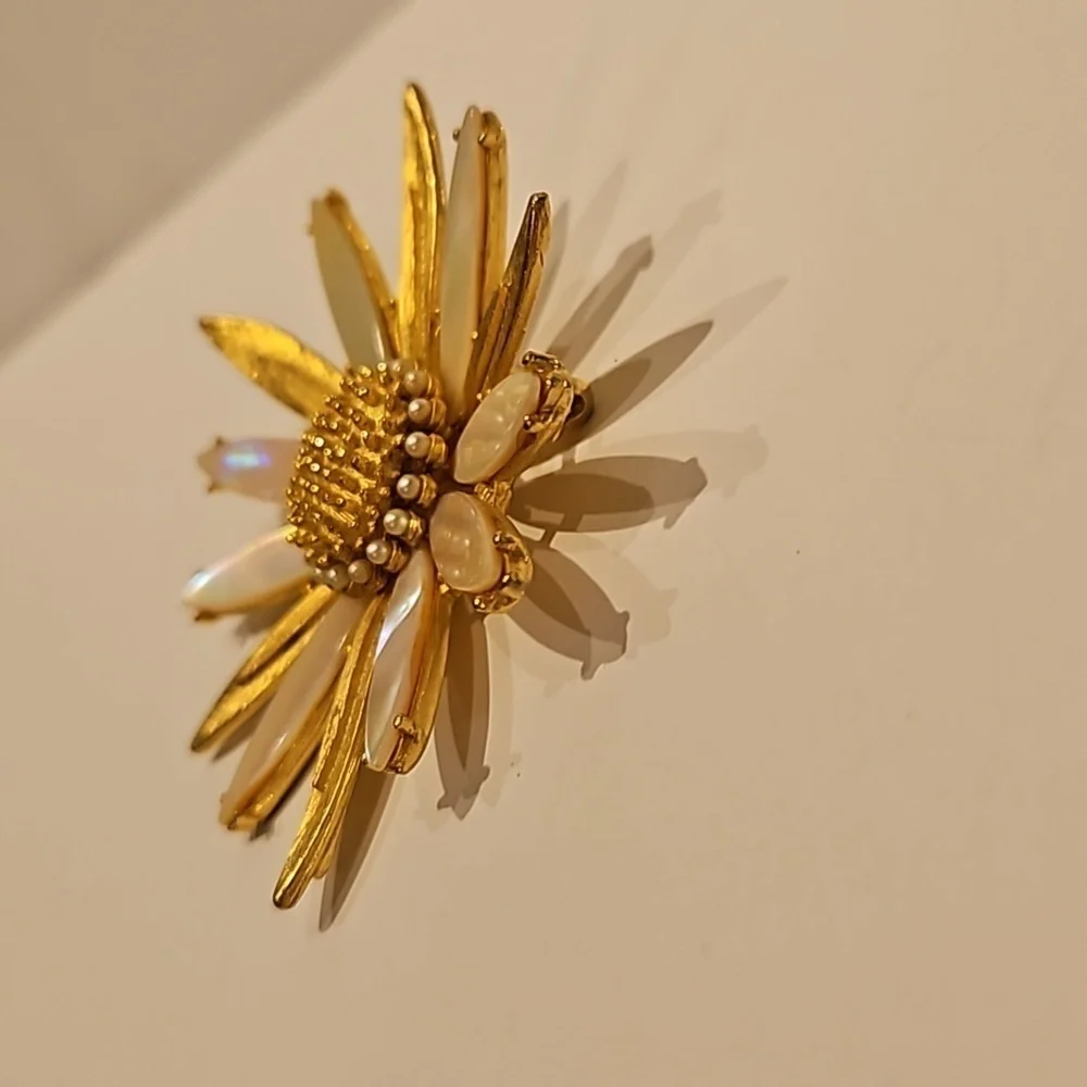 MANDLE Sunflower w/ Mother of Pearl & Faux Pearls on Goldtone Brooch